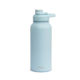 Active Bottle Sky Blue 1000 ml en fondo blanco